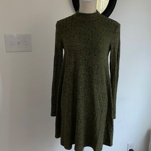 Green long sleeve dress size Medium
